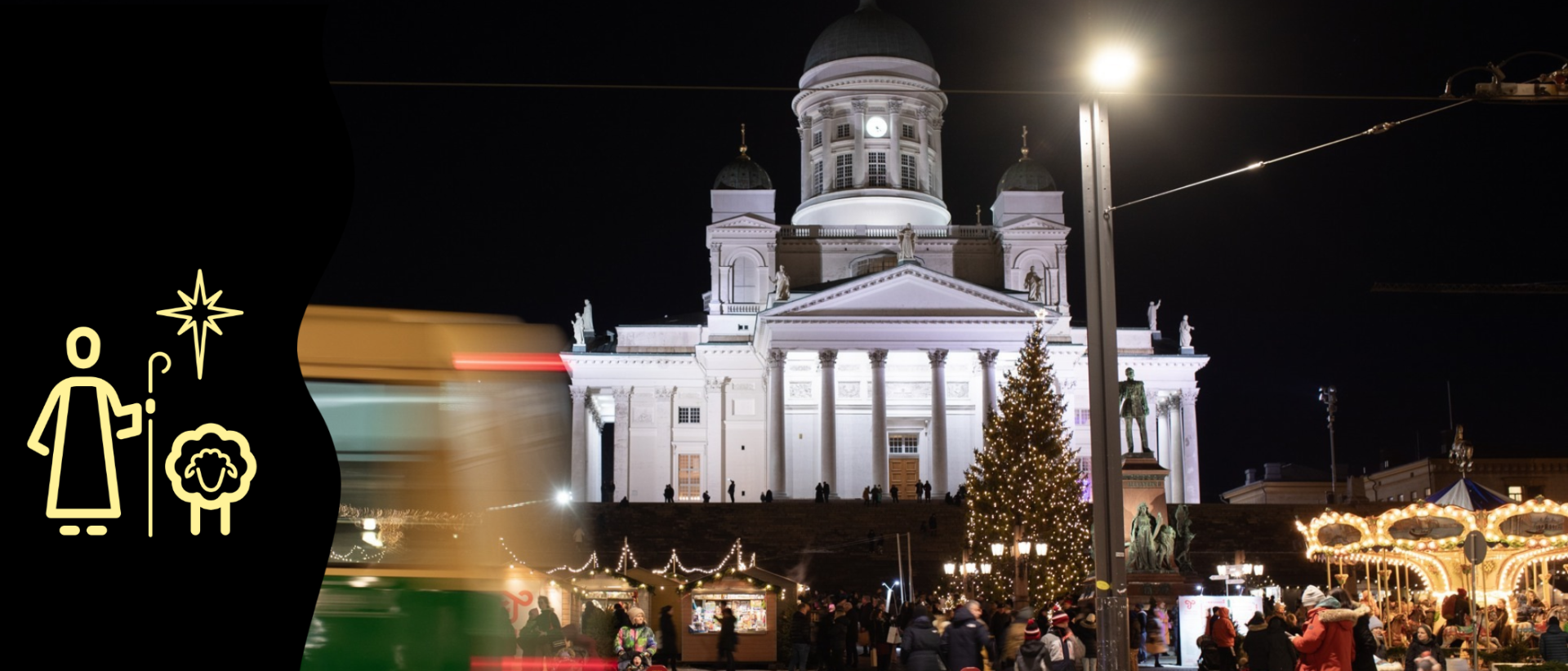 Helsingn tuomiokirkko talvi-iltavalaistuksessa, kuvassa myös joulukuusi ja ihmisiä