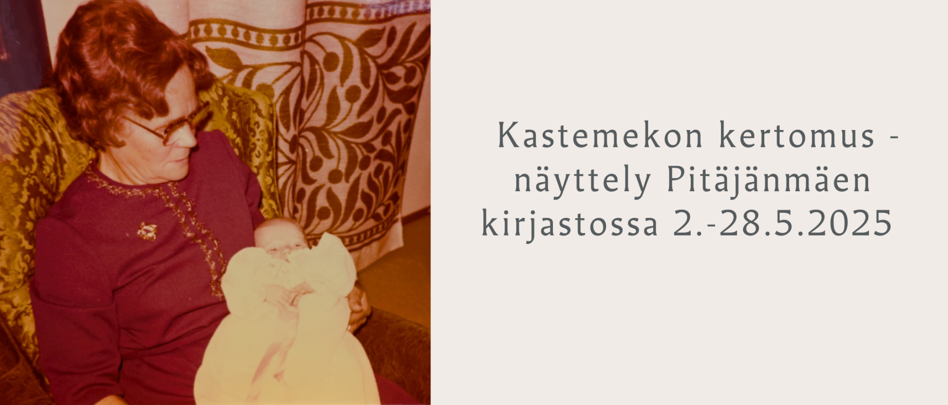 Tyttövauva kastemekossa mummon sylissä ja tekstit Kastemekko kertoo -näyttely Pitäjänmäen kirjastossa 2.-28.5.2025