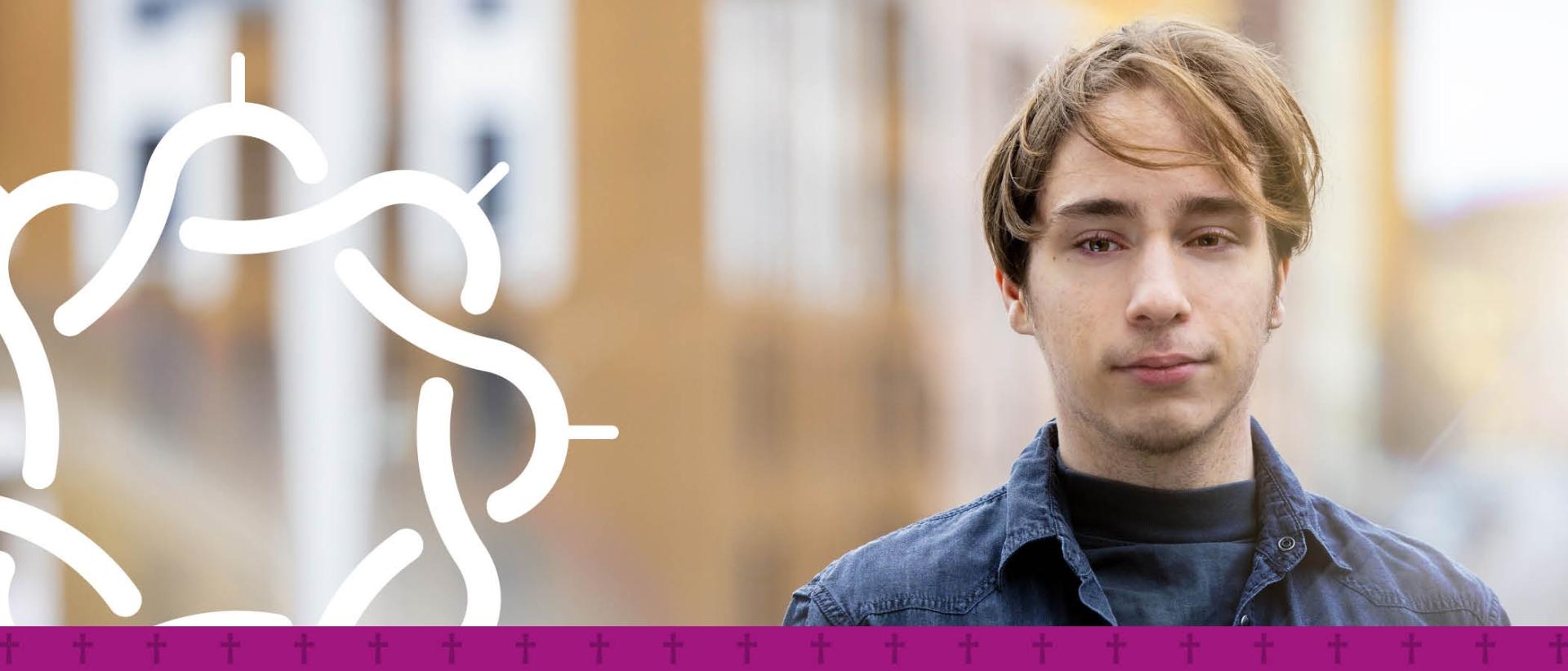 Nuorehko mies katsoo eteenp&auml;in, vasemmassa reunassa piirretty valkoinen orjantappurakruunu