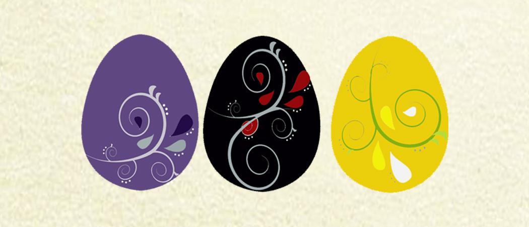 Kolme koristeellista piirrettyä pääsiäismunaa, violetti, musta ja keltainen.