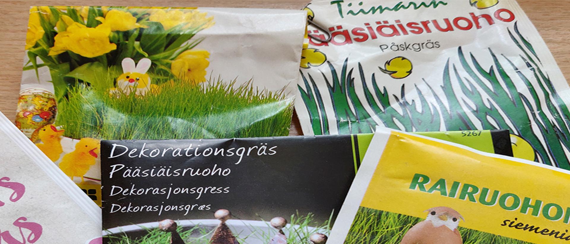 Erilaisia rairuohonsiemeniä sisältäviä pusseja lähikuvassa