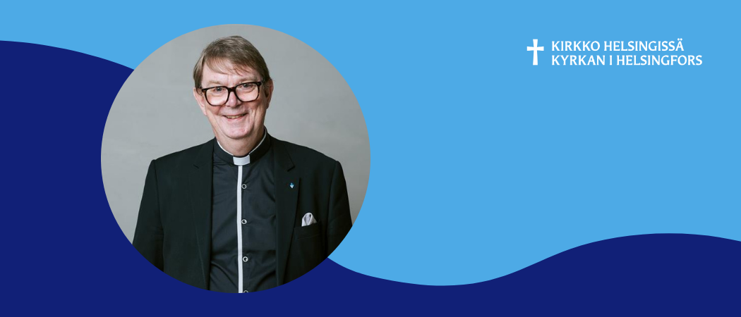 Stefan Fors&eacute;n puolivartalokuvass, kuva sinisell&auml; pohjalla