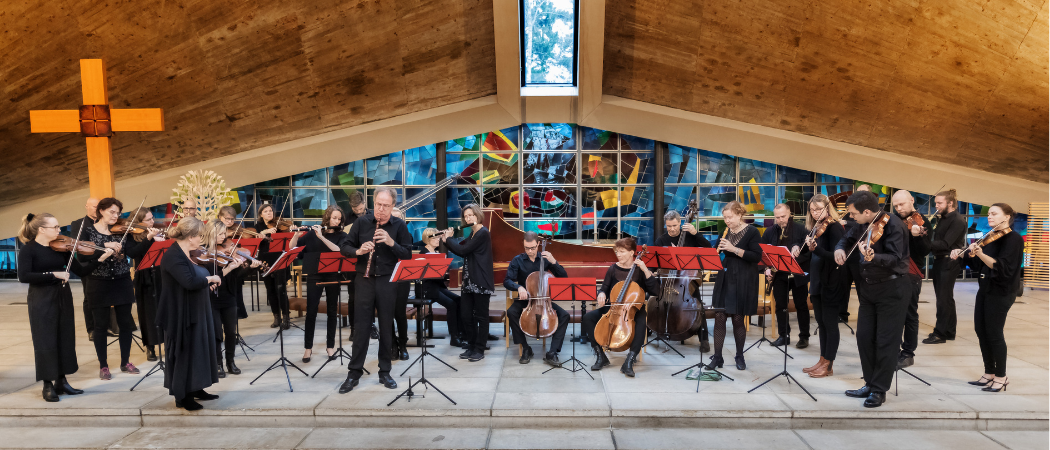 Suomalaisen barokkiorkesterin soittajia Kannelm&auml;en kirkossa.